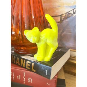 Fenton Scaredy Cat Dandelion Art Glass Figurine Mosser Made UV Reactive